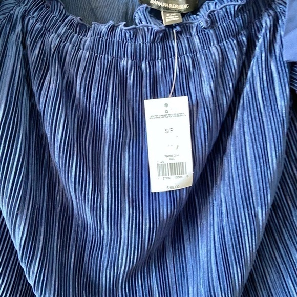 𝅺banana REPUBLIC Pleated Blouse With Shoulder Bow Detail | Blue | Small NWT - Picture 11 of 12